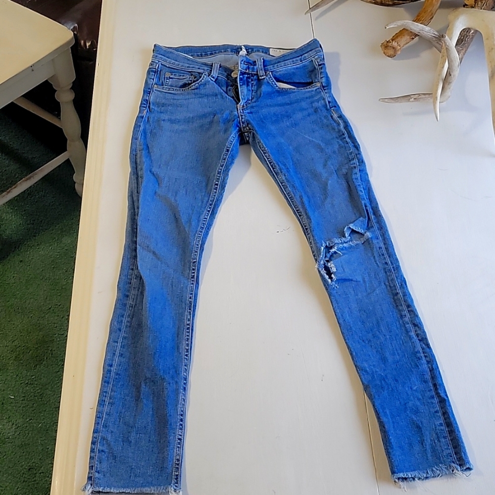 Like new size 25 distressed rag and bone skinny jeans
